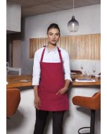 Kurze Latzschürze Basic mit Schnalle und Tasche himbeere