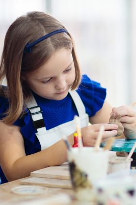Kinderlatzschürze Basic mit Schnalle weiß