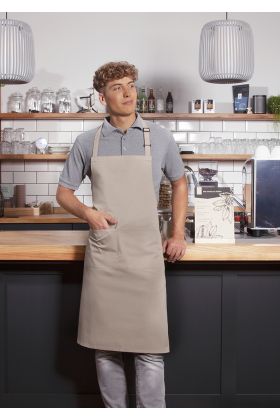 Latzschürze Basic mit Schnalle und Tasche sand