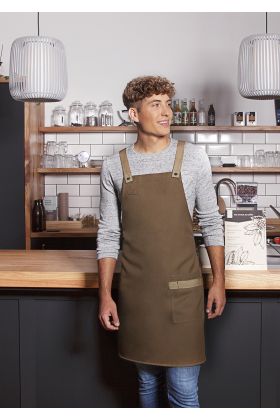 Latzschürze Urban-Look mit Kreuzbändern und Tasche zimt