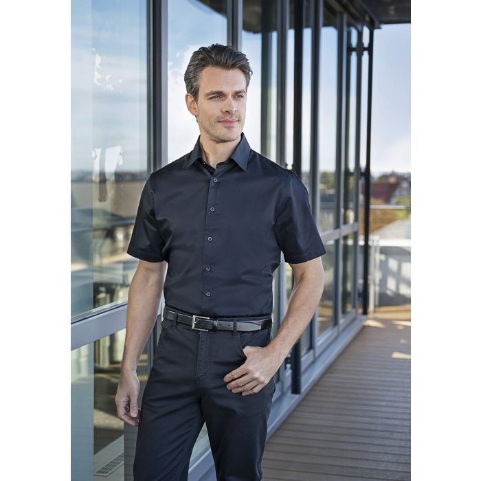 Kurzarm Herrenhemd Active-Stretch in Modern-Fit schwarz
