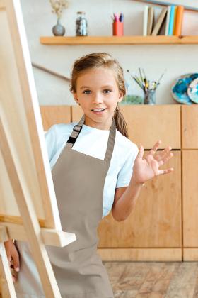 Kinderlatzschürze Basic mit Schnalle sand