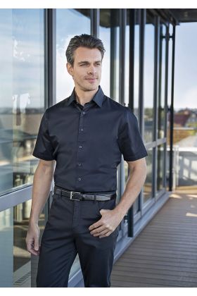 Kurzarm Herrenhemd Active-Stretch in Modern-Fit schwarz